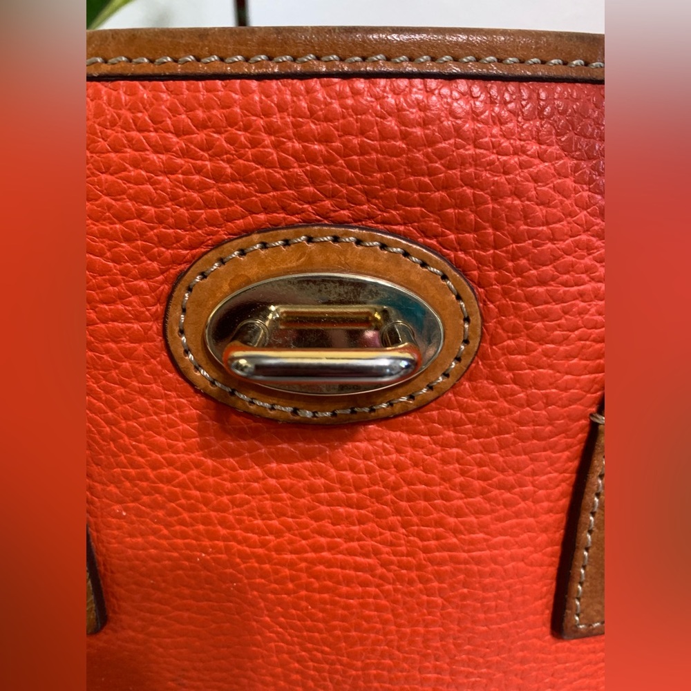 💕👜Dooney & Bourke  1975 Signature Classic Leather Shoulder/Handbag - Picture 5 of 11